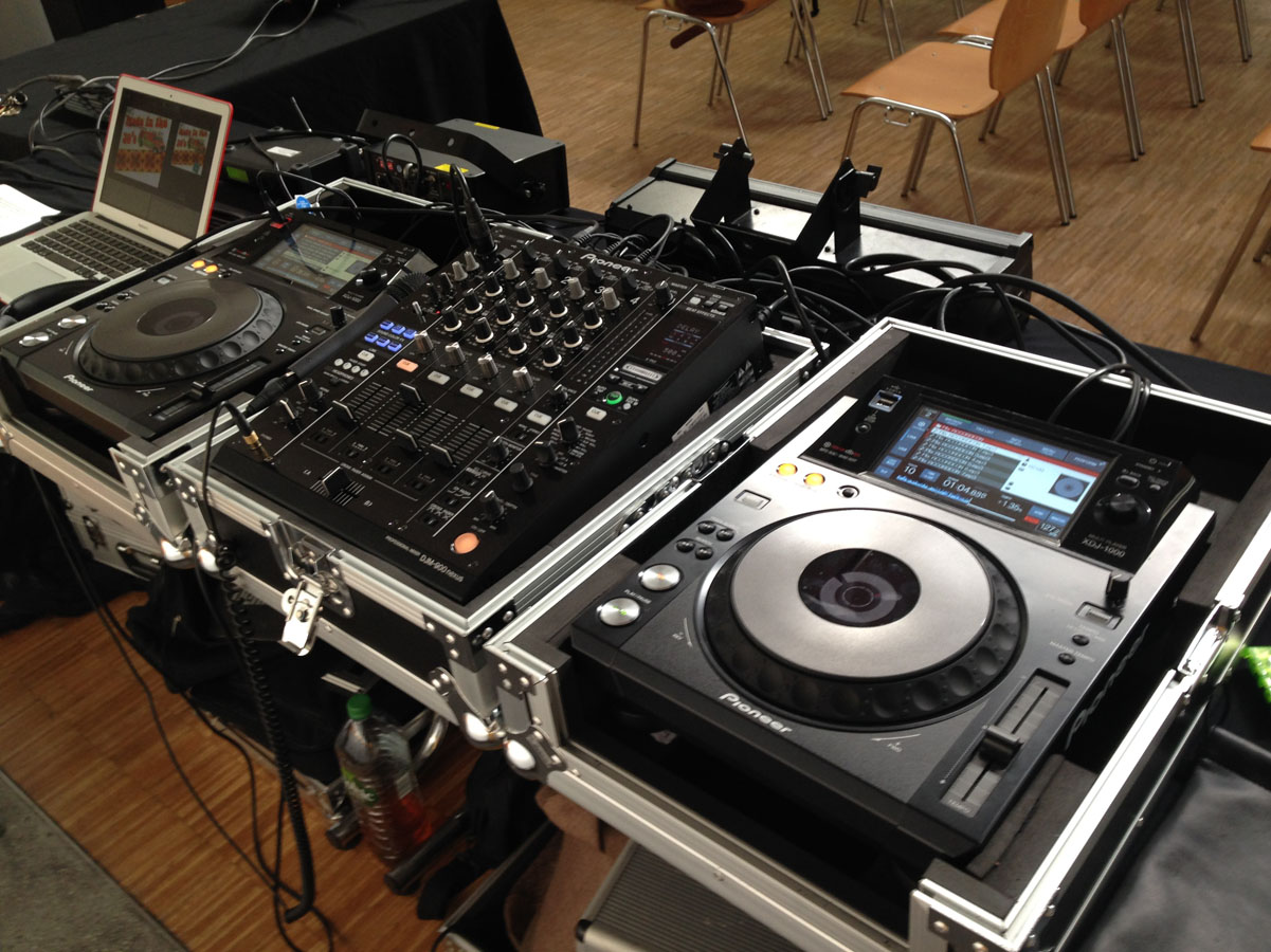 Régie son Dj maxtof Controleur Pioneer XDJ 1000 Table de mixage DJM 900 nexus